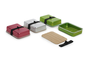 Illustration for article titled This Aluminum Lunch Box Comes With Its Own Cutting Board Lid